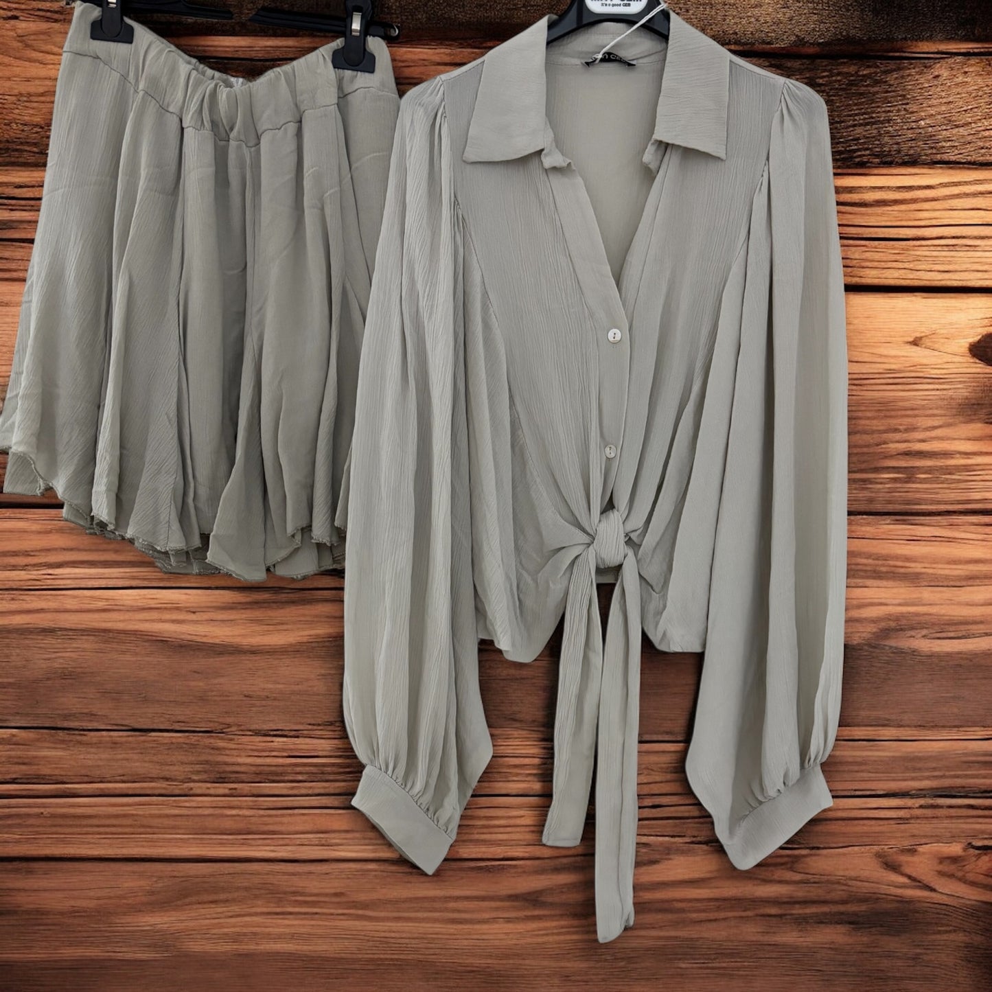Bluse und Hosenrock