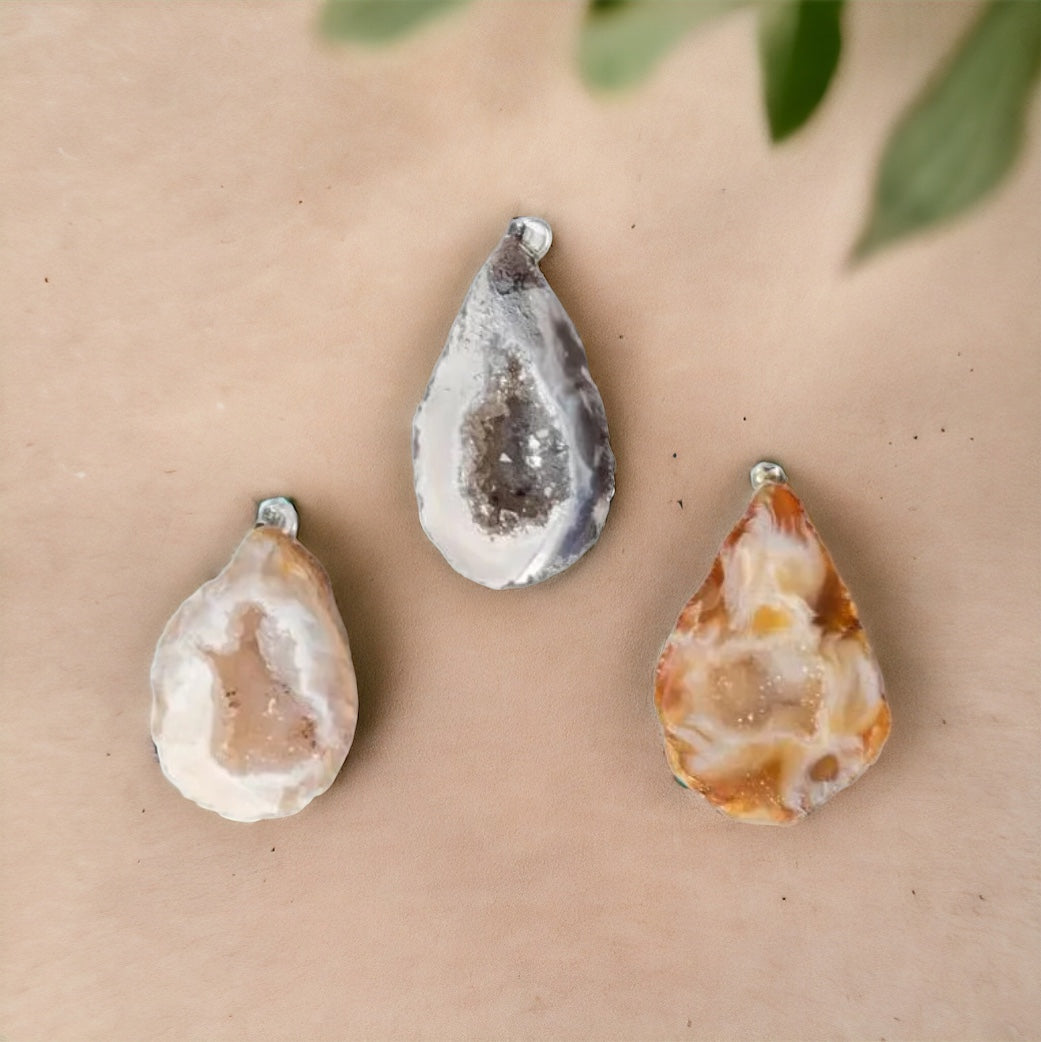 Edelstein Achat Geode Anhänger an Lederband
