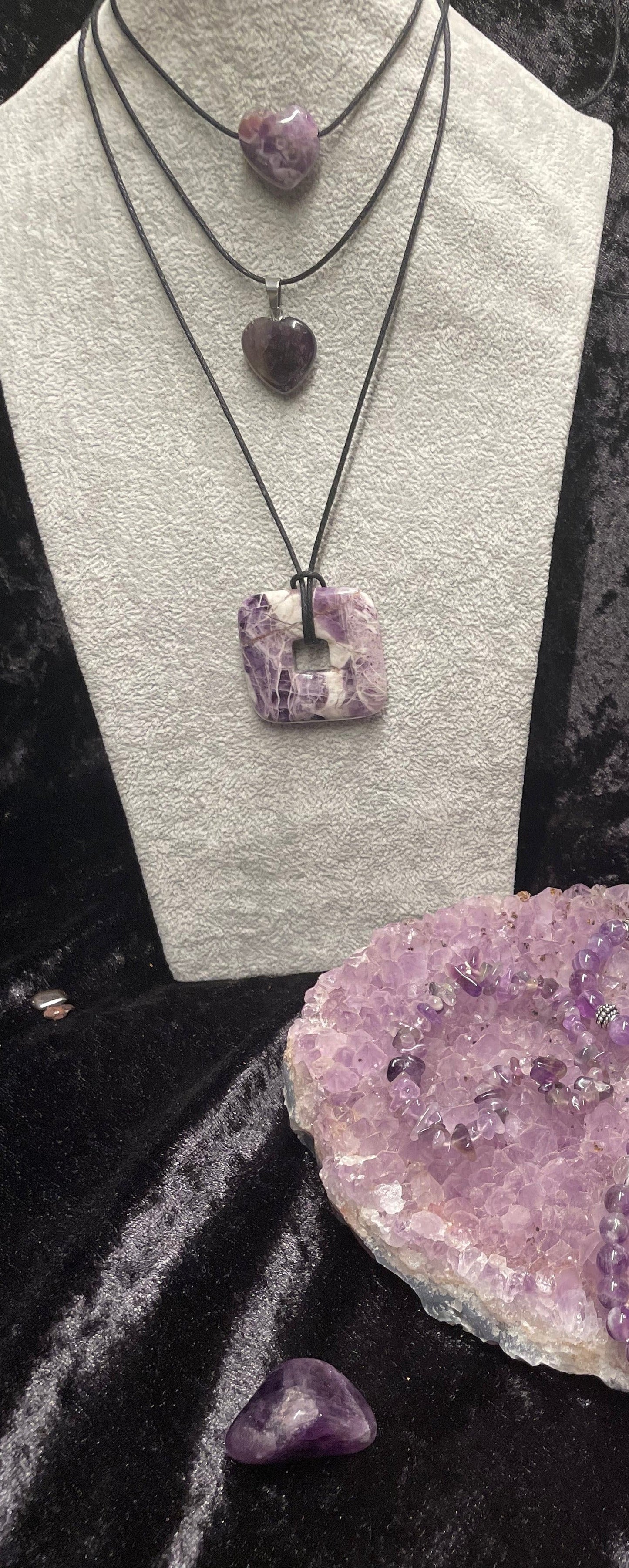 Edelstein Amethyst Anhänger Herz gebohrt an Lederband