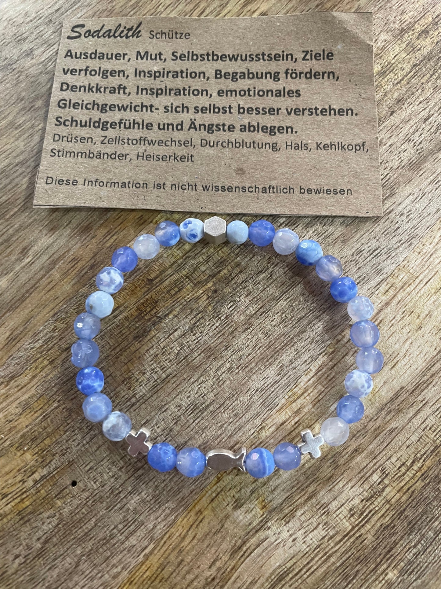 Edelstein Sodalit Armband facettiert mit Fisch und Kreuz
