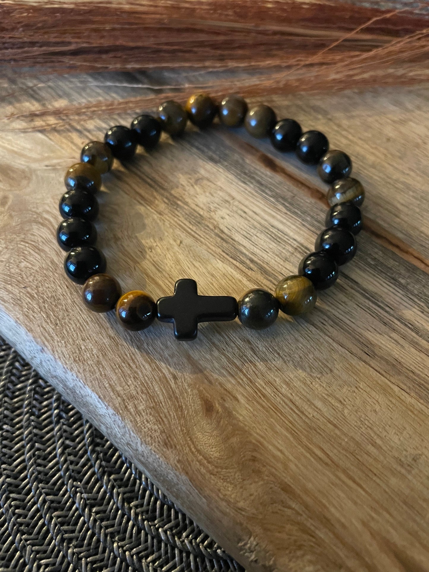 Edelstein Onyx / Tigerauge mit Kreuz