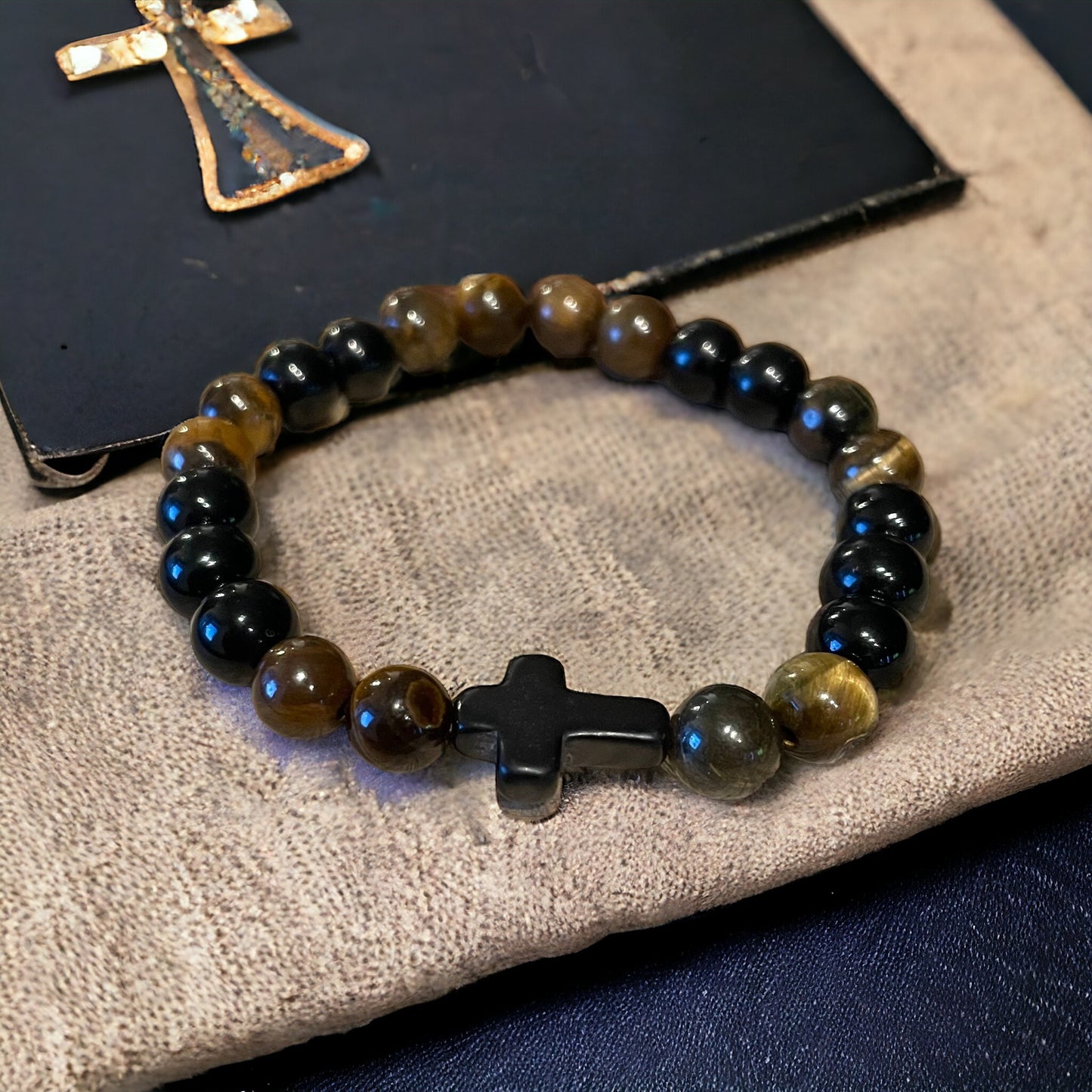 Edelstein Onyx / Tigerauge mit Kreuz