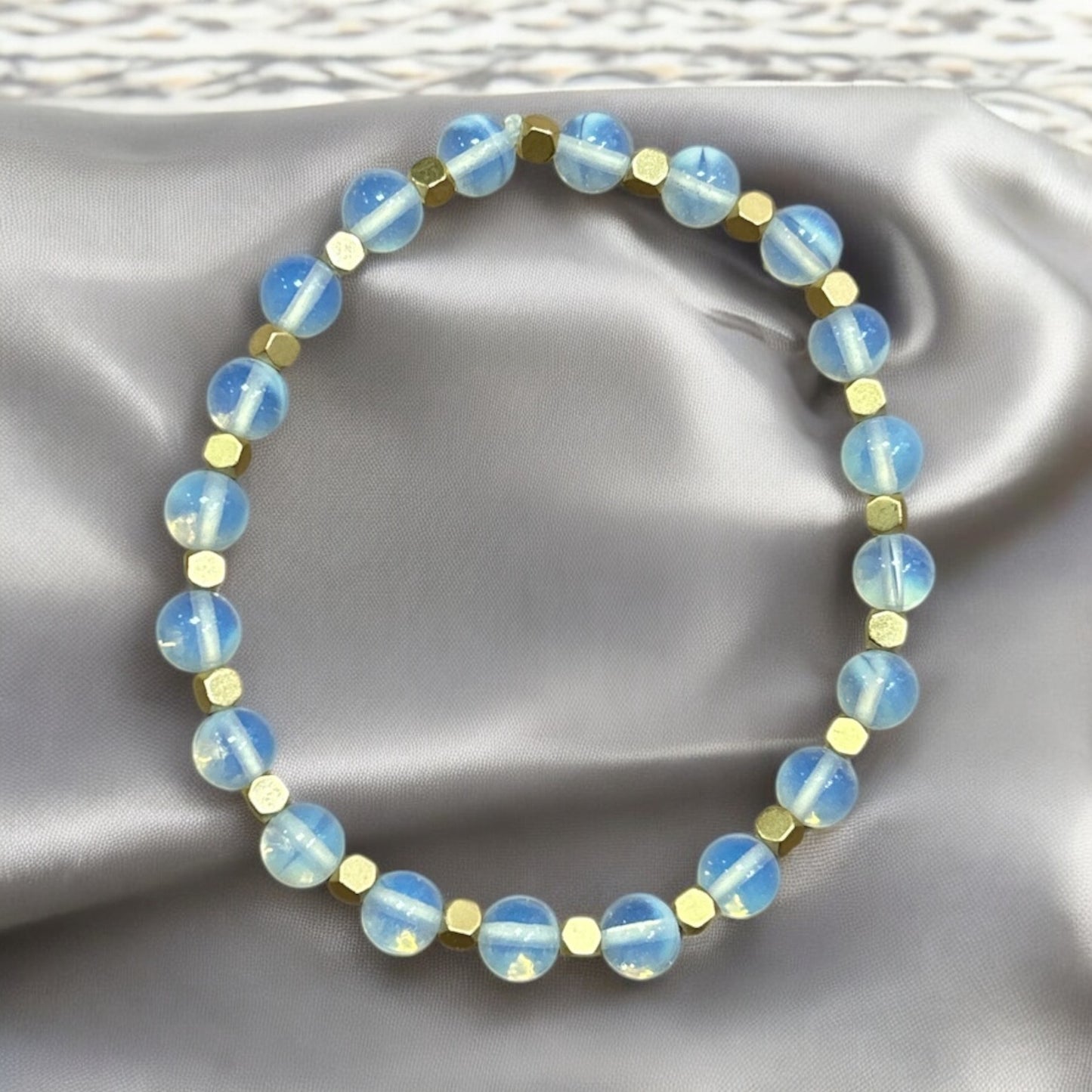 Edelstein Opal Armband mit Edelstahl Details goldfarben
