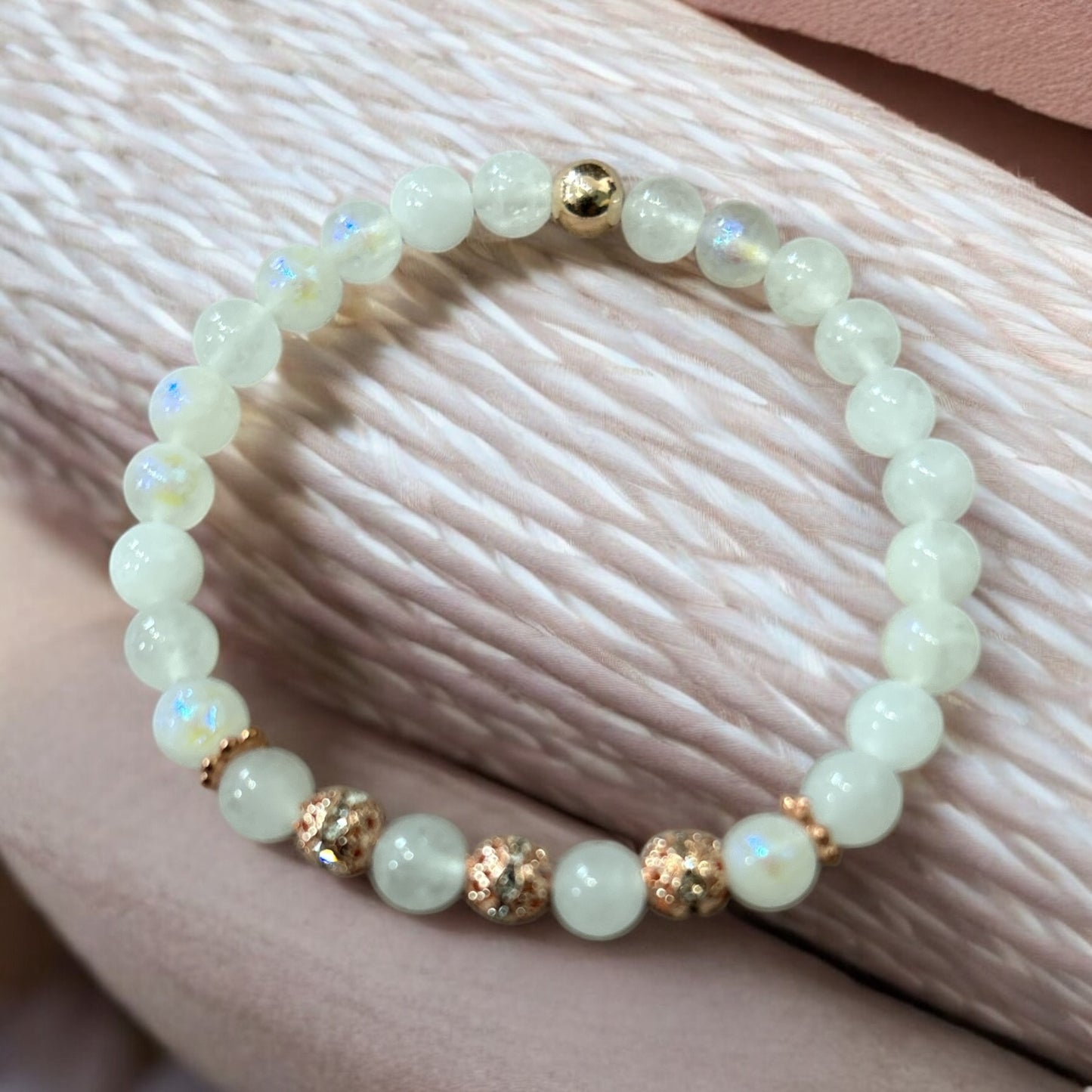Edelstein Mondstein Armband mit roségoldfarbenen Details