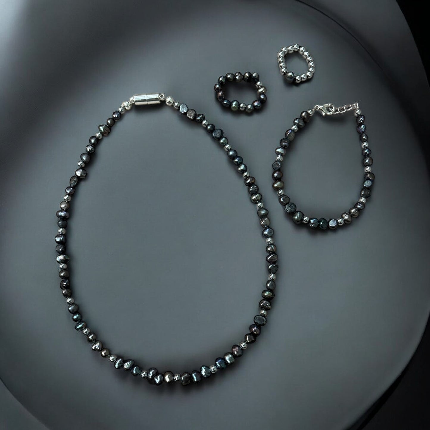 Süßwasserperlen Set Anthrazit Armband und Kette und Ring mit silberfarbenen Details