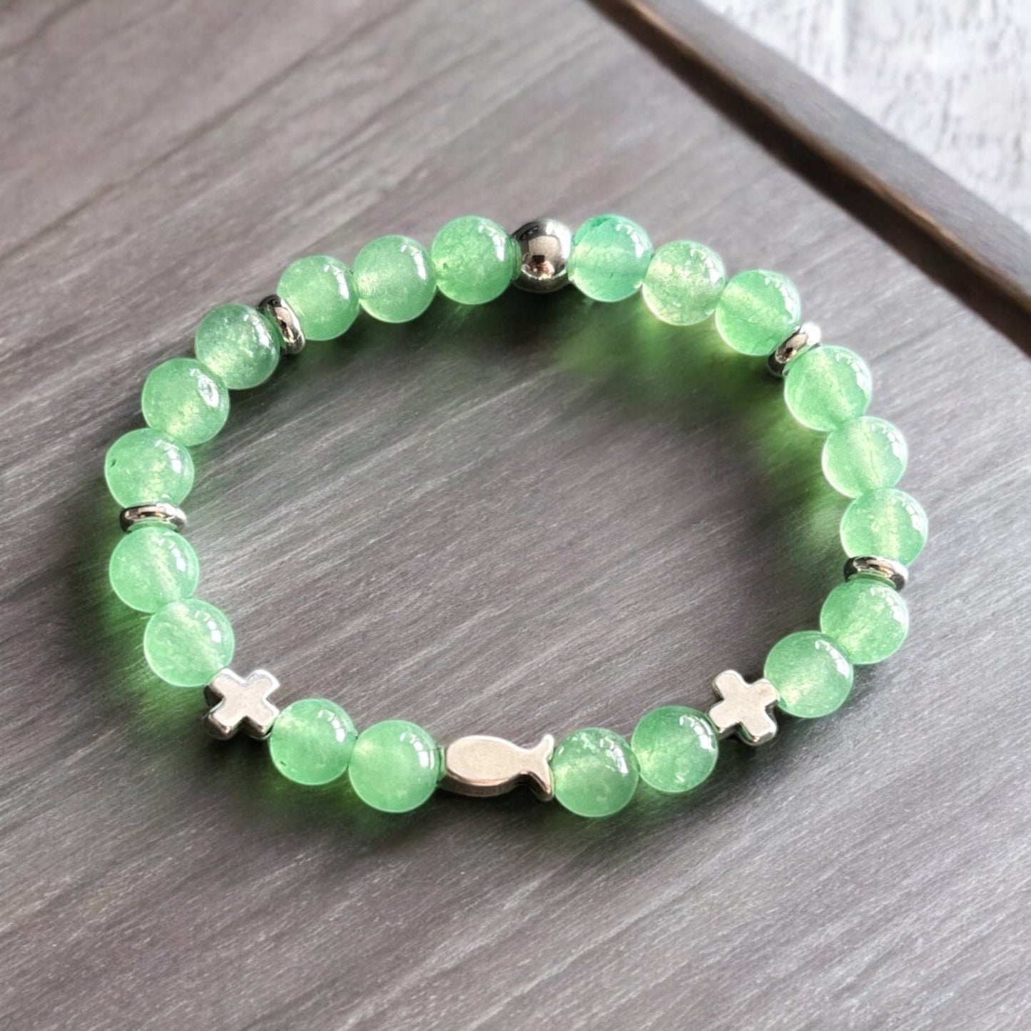 Edelstein Armbänder Kommunion mit Fisch und Kreuz, verschiedene Steine