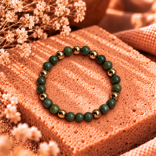 Armband Jade grün mit goldfarbenen Edelstahlperlen