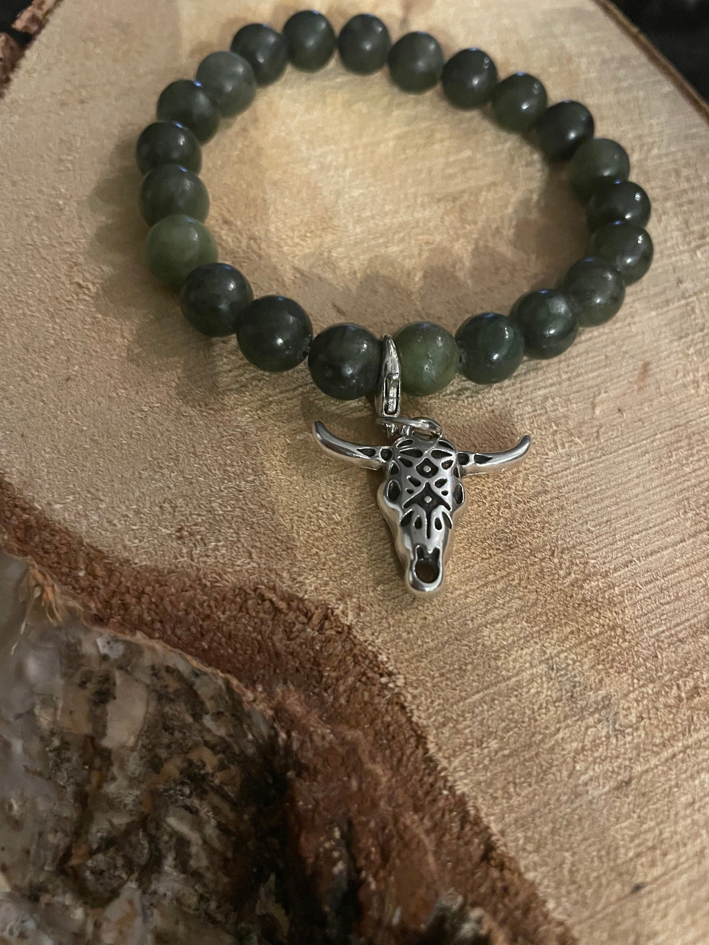 Edelstein Jade mit Büffelkopf for Men