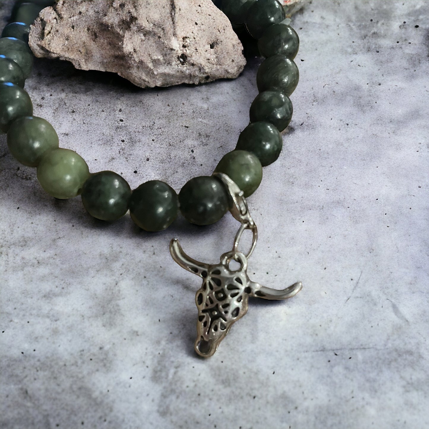 Edelstein Jade mit Büffelkopf for Men