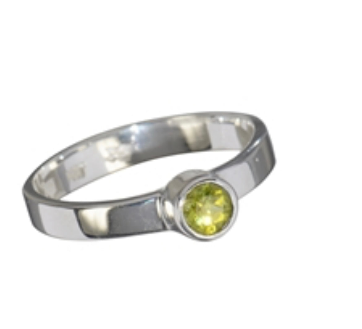 Peridot. 925 silber, 4 mm